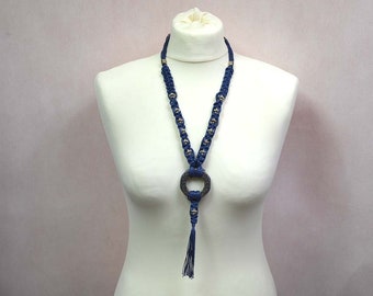 Blaue hängende Bib-Halskette aus Leinenband, Makramee-Halskette, Naturleinen-Halskette, Boho-Halskette, Vintage-Halskette