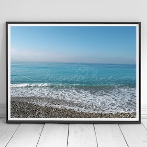 NICE BLUES, Impresión fotográfica a color, Playa, Paisaje, Fotografía costera, Niza, Riviera Francesa, Sur de Francia, Pasión por los viajes, Arte mural
