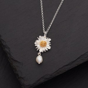 Solid silver daisy necklace, Daisy Pendant With Freshwater Pearl, April birth flower necklace, spring flower necklace