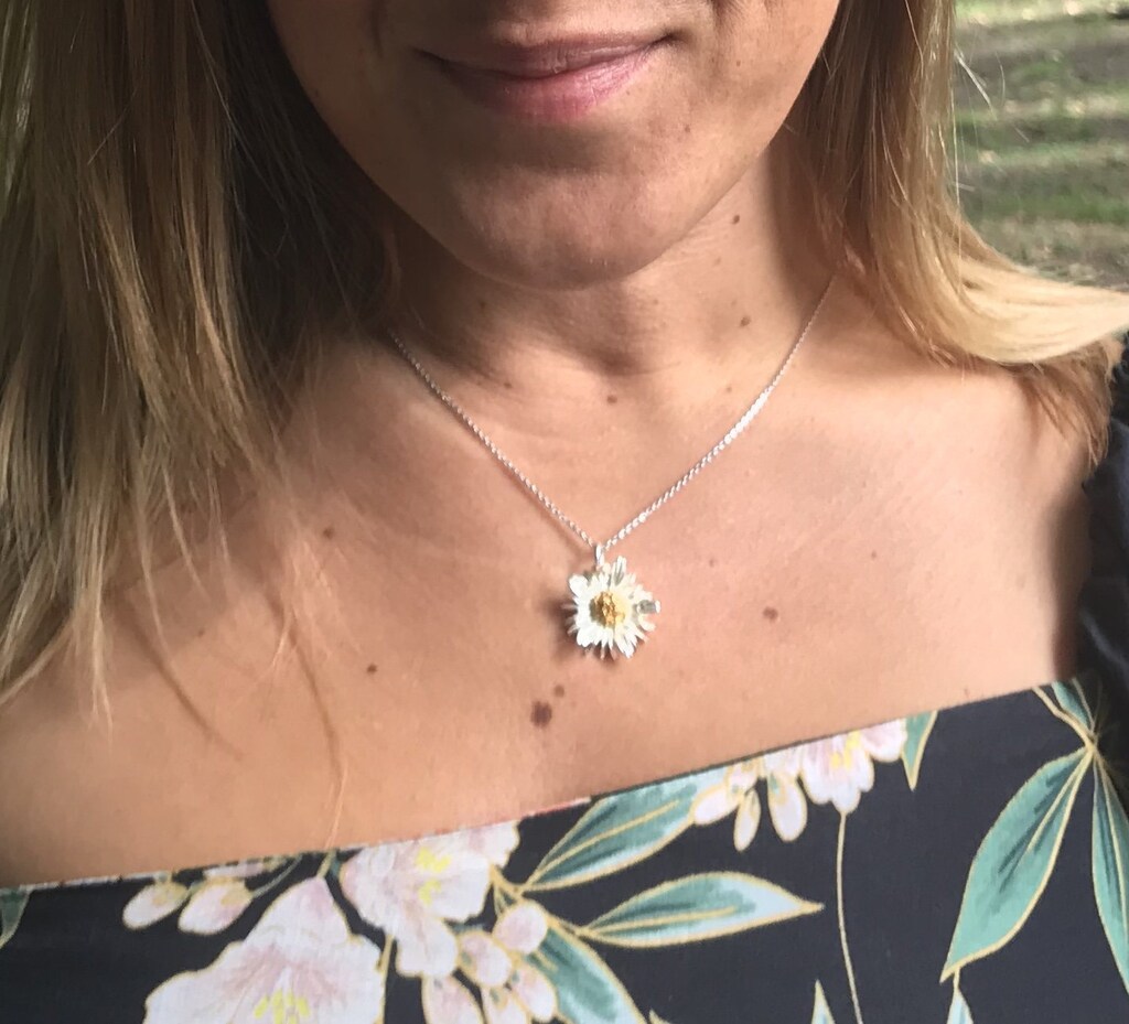 ORIDIO Collana Argento 925 Con Ciondolo Margherita In Resina E Fiore Pressato – Fatto A Mano, Lunghezza 46 Cm, Gioiello Per Donne E Madri