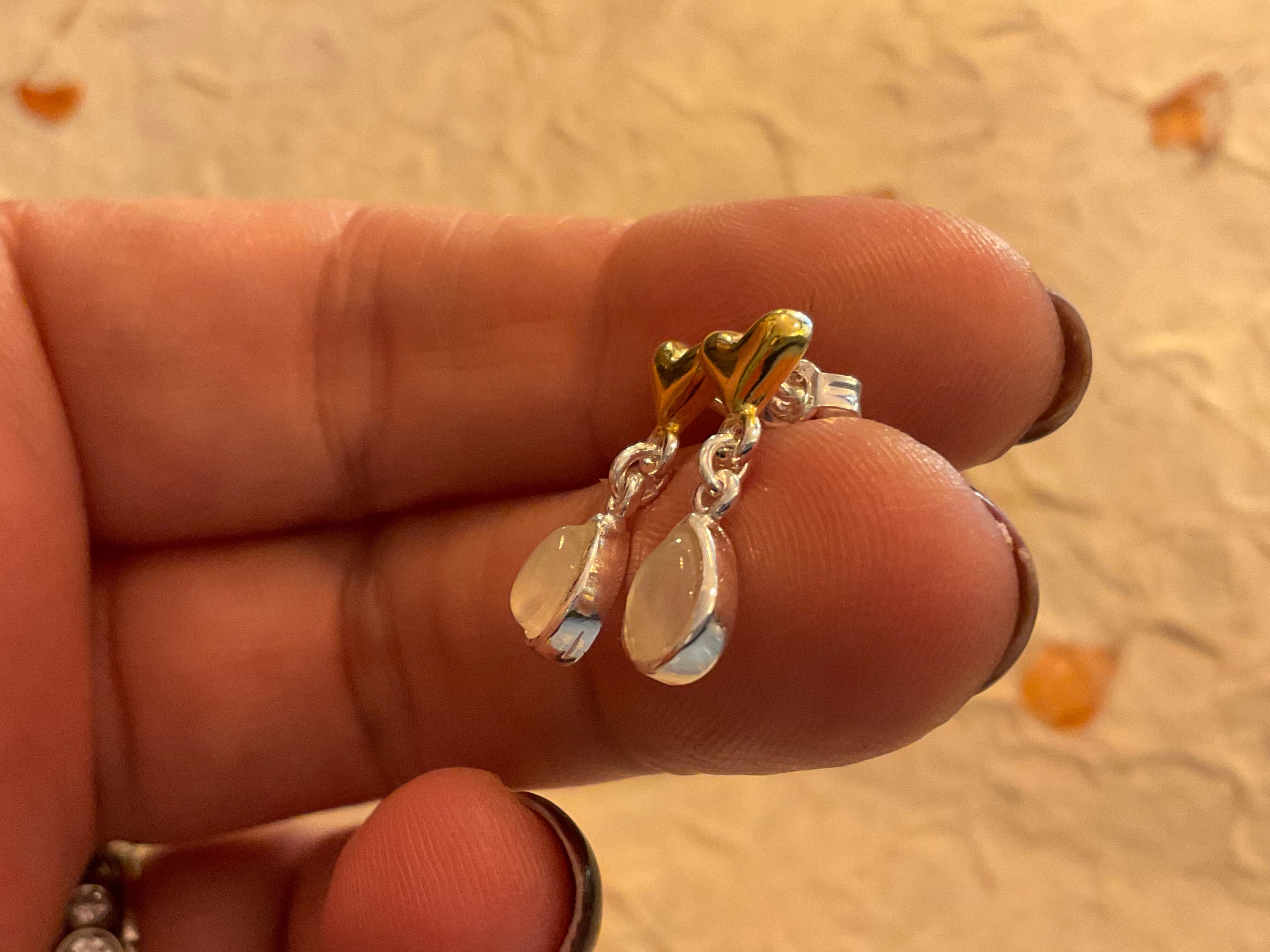 Orecchini Pendenti A Cuore Con Pietra Di Luna Arcobaleno In Argento 925: Un Gioiello Romantico E Mistico Per Lei