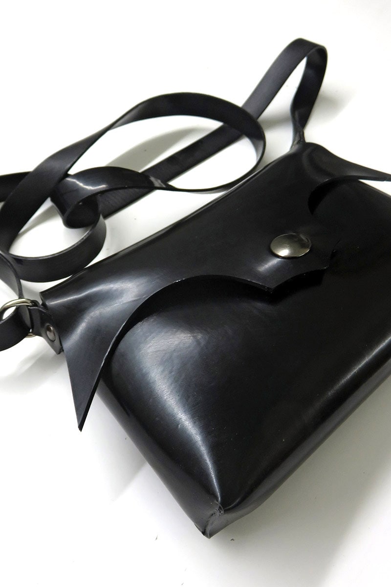 Latex Handtasche mit Rundungen