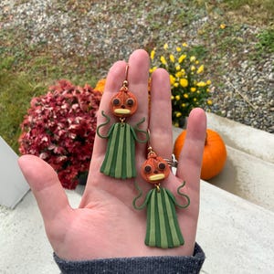 SOFORT LIEFERBAR Polymer Clay über den Garten Mauer Enoch Kürbis Maibaum Ohrringe