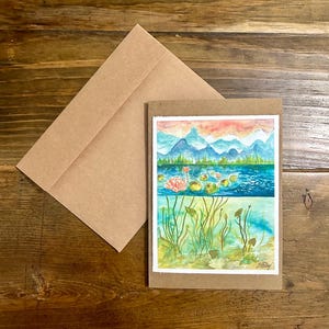 Cartão de pôr do sol: Paisagem com nenúfares e montanhas, Cartão em branco, Nenúfares, Montanhas, Lago, Impressão em aquarela, Arte original, Papelaria