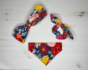 blauer Blumendruck | über dem Halsband Hundehalstuch | Hundemama Stirnband oder Scrunchie