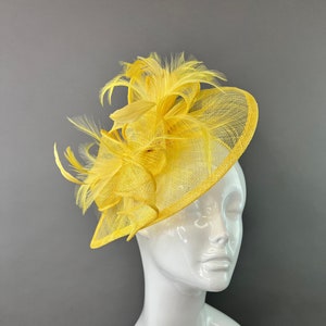 Yellow Fascinator, Derby Hat, Wedding Hat,  Women's Tea Party Hat, Derby Hat, Fancy Hat, Champagne Gold  Hat, Cocktail Hat, weddin