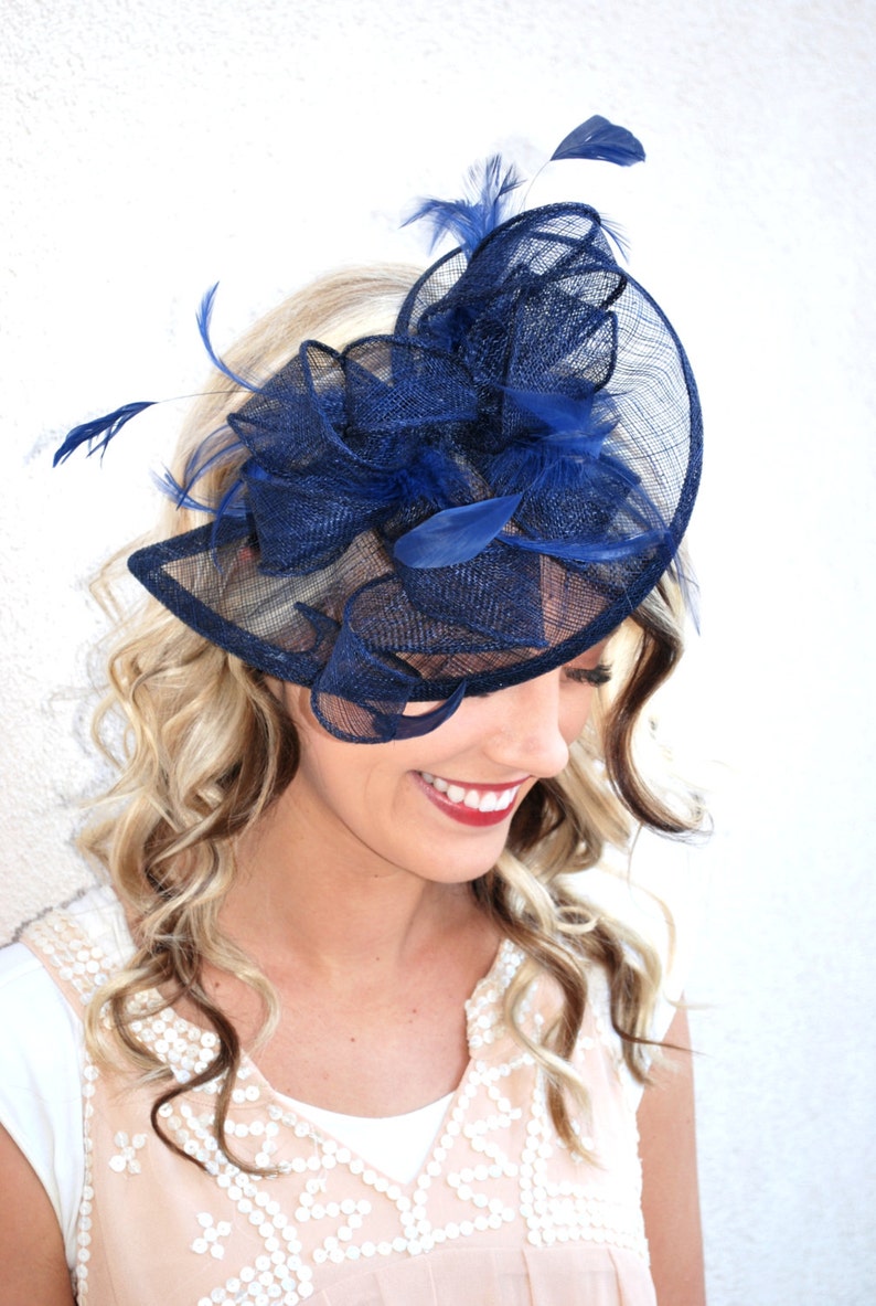 Bibis bleu marine sur le serre-tête, modèle : The Kenni , chapeau de fête du thé pour femme, chapeau derby, chapeau fantaisie, chapeau de mariage, mode Kentucky Derby Navy Blue