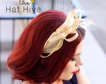 Champagne Gold mini Fascinator Hat with Feathers and Bow, Wedding Hair Accessory, Derby Party Headpiece, Vintage Style Cocktail Hat