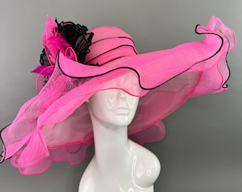 Sombrero de organza rosa y negro con decoración extraíble que resulta fascinante. dos piezas en una.