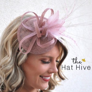 Blush Pink Fascinator Hut mit Federn am Stirnband Kentucky Derby Party Hut Teeparty oder Hochzeitsgast Kopfschmuck Ostern Haarschmuck