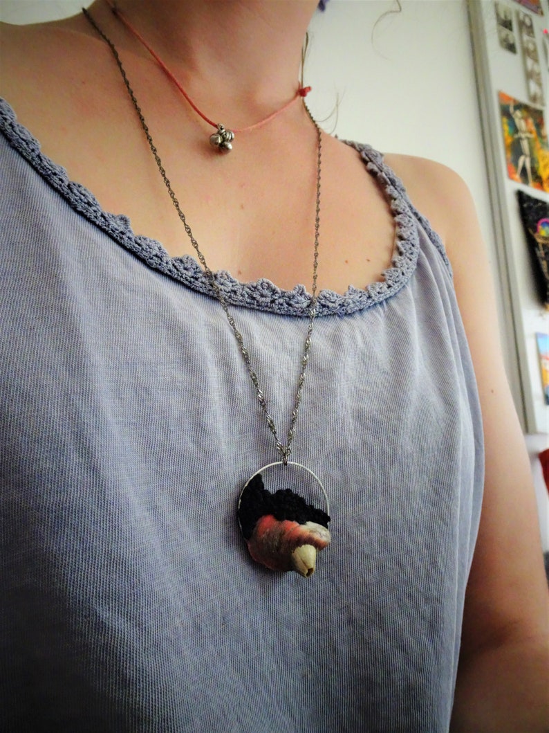 Red Shell jump necklace