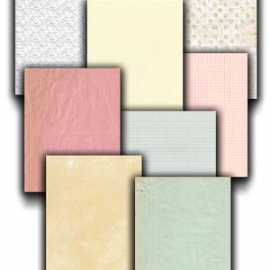 Op de afbeelding: Een verzameling van acht verschillende textuurpapierbladen in verschillende kleuren, waaronder wit, cr&egrave;me, roze en blauw. De papieren hebben verschillende patronen, zoals raster, lijnen en stippen.