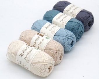 May include: Five balls of yarn in various shades of blue and beige. The yarn is labeled "Rosários 4 For Nature" and "Ecologically Collected Cotton".