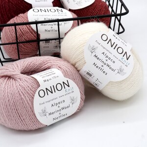 Stickgarn Onion Merino Alpaca + Merinoull + Nässlor - En blandning av alpackaull, merinoull och nässlor - Varmt och lätt garn