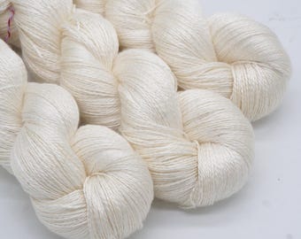 Maulbeerseide Garn - Ungefärbtes Strickgarn aus 100% reiner Seide - Sehr weich und glänzend - Garn zum Stricken oder Färben, 100 g