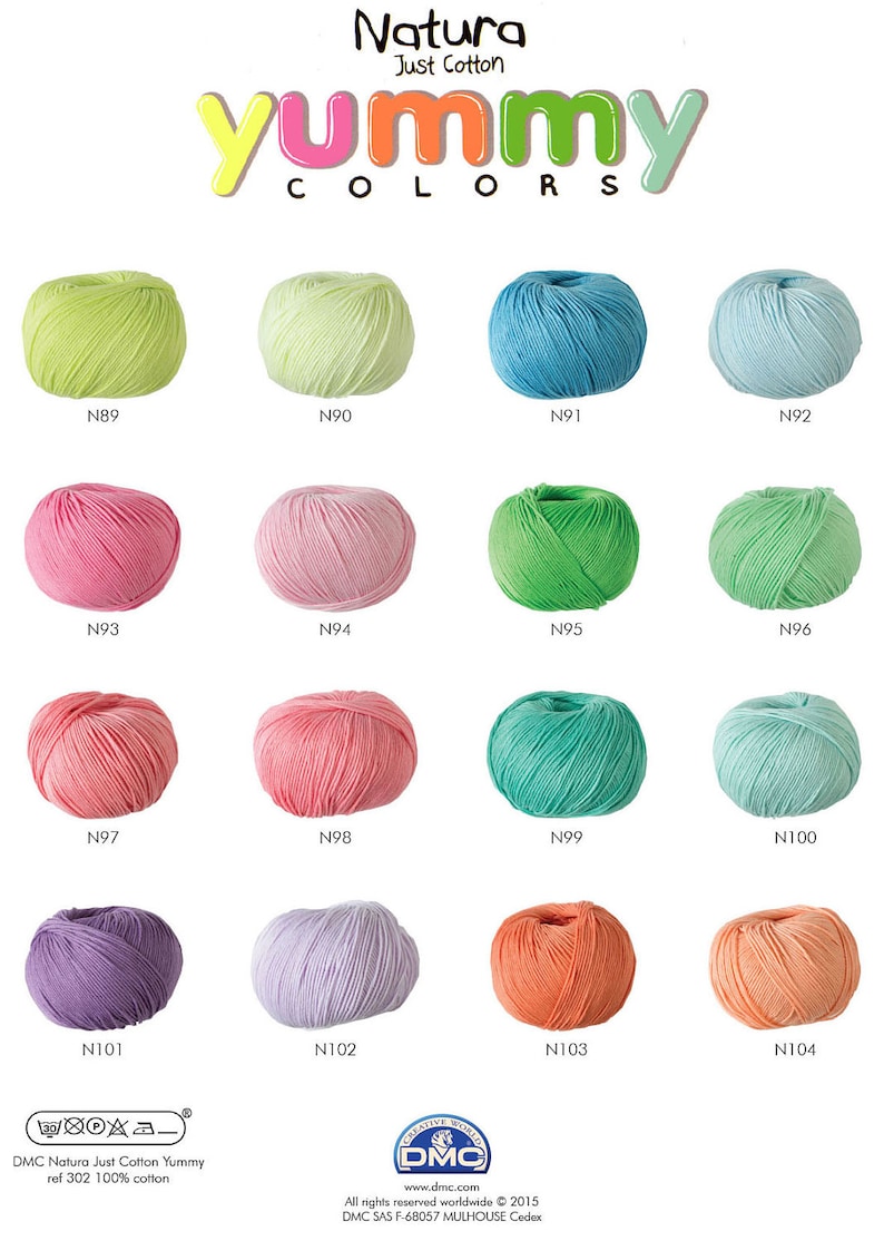 K&ouml;nnte beinhalten: Eine Sammlung von 12 Kn&auml;uel Natura Just Cotton Yummy Garn in verschiedenen Pastellfarben. Das Garn ist 100% Baumwolle und perfekt zum Stricken oder H&auml;keln.