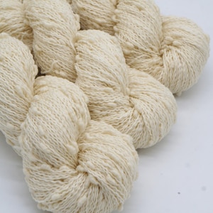Undyed merino wool yarn Boucle yarn Merino yarn for dyeing Soft yarn Soft wool Slub yarn Textured knitting yarn, 100 g - 400 m / 437 yds