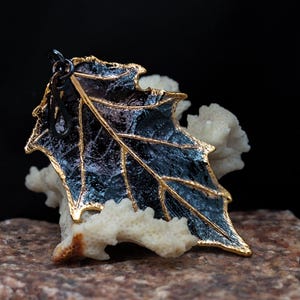 Pendentif feuille de datura : empreinte d'une véritable herbe. Pendentif datura stramonium. Bijoux de sorcière.