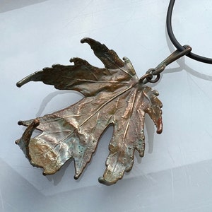 Echtes Ahornblatt, elektrogeformt mit Kupfer - Botanischer Schmuck