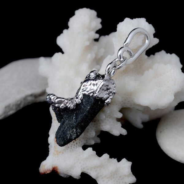 Raw dark prase crystals (Rare Hedenbergite Quartz) pendant | gift for men and women | brutalist jewelry