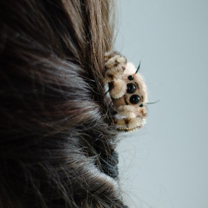 Jumping spider Hair clip, creepy gift, poseable sculpture, needle felted doll, tiny spider arachnida, cute kawaii monster, made to order