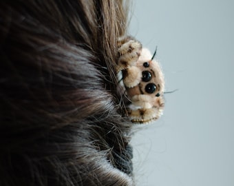 Jumping spider Hair clip, creepy gift, poseable sculpture, needle felted doll, tiny spider arachnida, cute kawaii monster, made to order