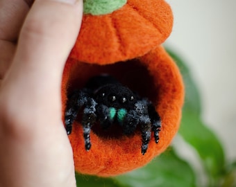 Black jumping spider toy, creepy gift, poseable sculpture, needle felted doll, black spider arachnida, cute kawaii monster, made to order