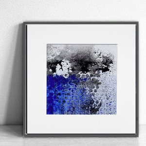 Dipinto astratto originale – Acrilico su carta, bianco e nero, blu oltremare, 30 x 30 cm, bianco opaco, arte quadrata minimalista, blu bianco
