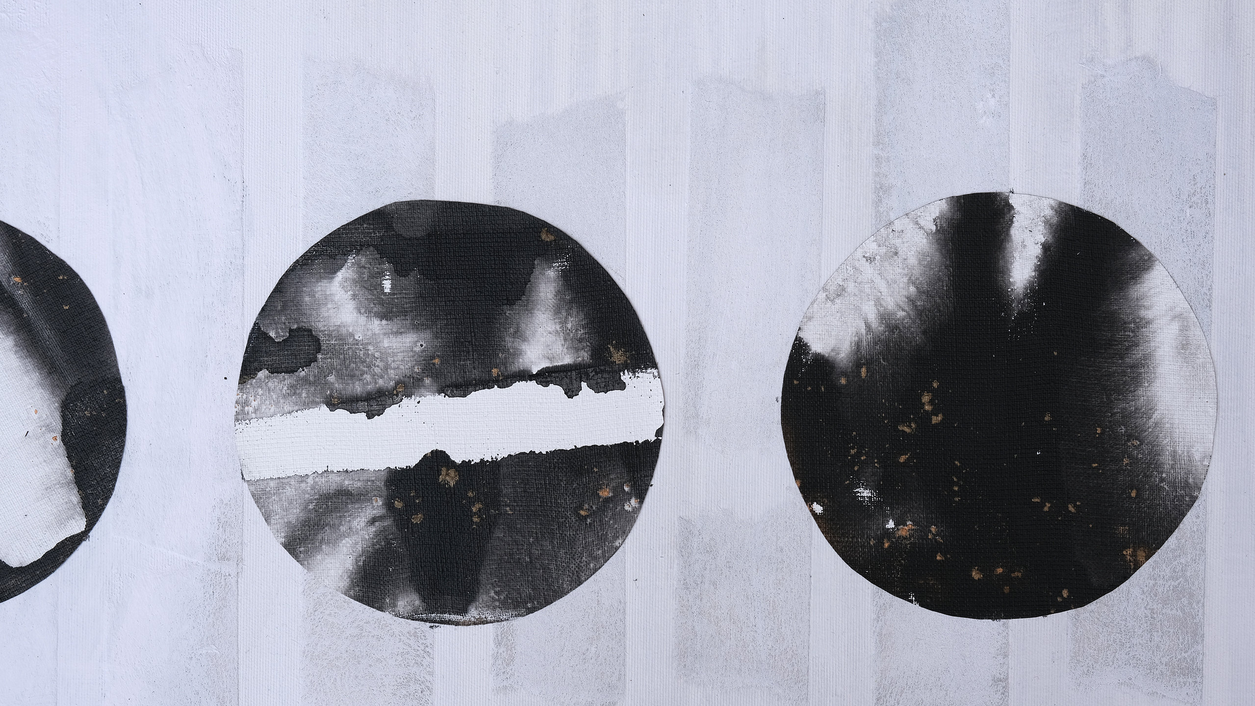 大きな横長抽象画 - 130 x 50 cm 黒、白、金、グレーの