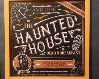 Bethany Lowe Dead & Breakfast Haunted House Sign with GlitterAccents, Perfect for Your Farmhouse, Rustic Halloween Decor, Wall Hanging