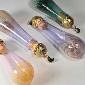 Handgeblasene Glas-Kühlflasche mit kunstvollem goldenen Mondverschluss – Zaubertrankflasche – Renaissance-Markt-Accessoires