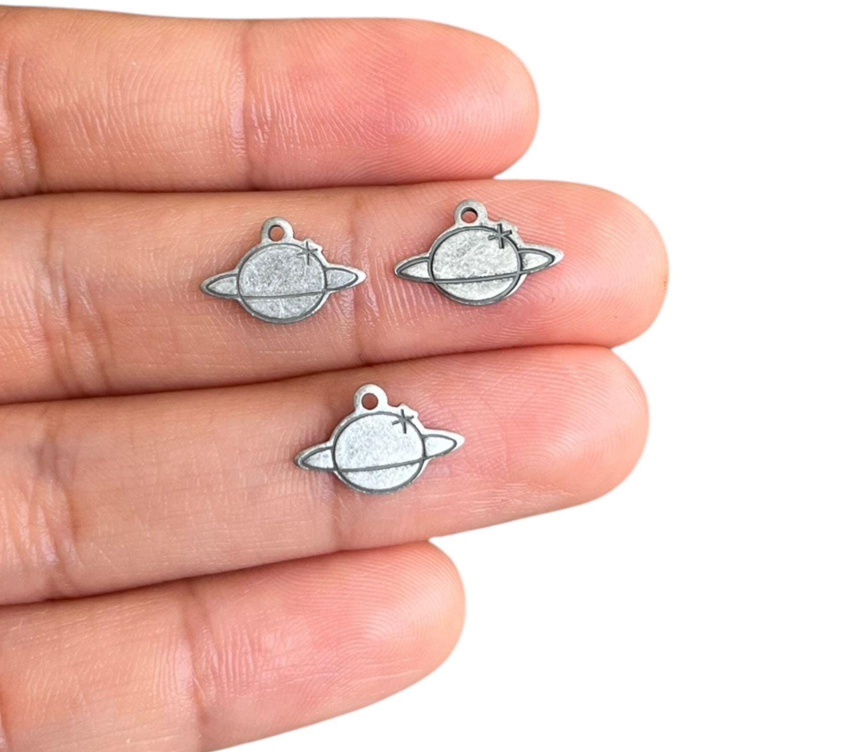 8 x 12 mm 50個 木星型 アンティークシルバー チャーム 金具 厚さ0.80