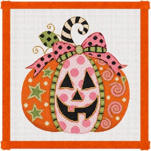 Könnte beinhalten: Eine Stickvorlage mit einem Halloween-Kürbis, der ein rosafarbenes Gesicht mit Punkten, orangefarbene Seiten mit grünen Sternen und rosa Spiralen, einen schwarz-weiß gestreiften Stiel sowie eine große rosa Schleife mit Punkten und grünem Rand hat.