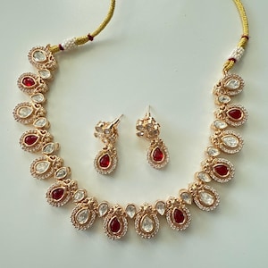 Moissanite diamond set, kundan jewelry,kundan choker set,kundan jewelry set,kundan jewelry,pink kundan set,diamond lightweight set,