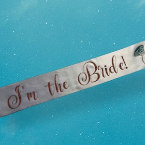 Faixa de noiva eu sou; Faixa de solteira; Faixa de noiva com glitter; Casamento com tema de arco-íris; Faixa de futura sra.; Faixa de noiva personalizada