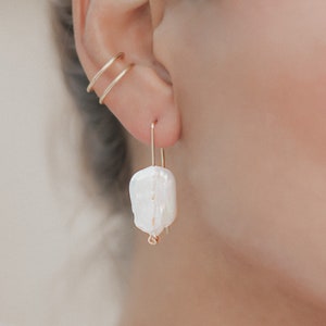 Minimalist Pearl Drop Earrings, Baroque Pearl Threader Earrings, Bridesmaid Dangle Pearl Earrings, Handmade Pearl Threaders, Bridal Jewelry