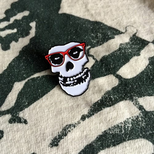 Misfits Fiend Club Enamel Pin – Official Style Lapel/Hat Pin – Brand New Music Memorabilia