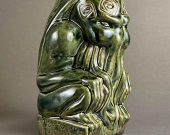 Handmade Gothic Mug – Cthulhu Idol Cup – Dark Fantasy Barware – Ceramic Cocktail Vessel – 18 oz – Verdant Decay