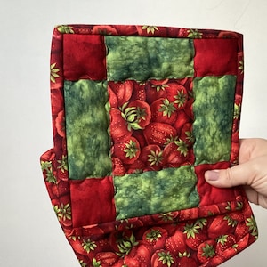 Strawberry Hot Pads, Summertime Potholders, Trivet, Oven Mitt, Machine Washable, set of 2