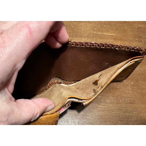Vintage MEXICAN Hand Tooled Leather Bifold Wallet… - image 6