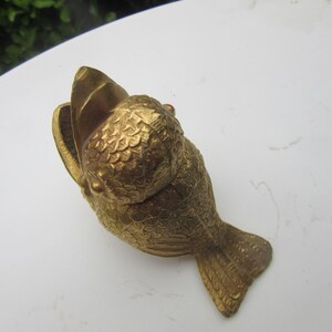 Etiqueta de pájaro hambriento en miniatura. Fabricada en Italia, en metal dorado, bastante pesada, adorable decoración de mesa o incluso porta cerillas. imagen 8