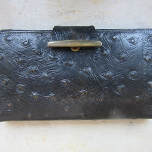 Venta: Cartera de piel de avestruz color marrón chocolate, forro rojo inusual con monedero/monedero - vintage, retro - coleccionable