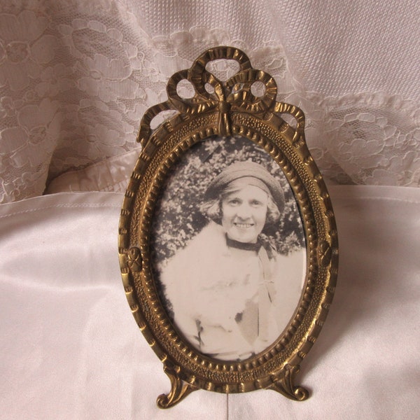 vintage fleuri photo/cadre photo en laiton jeune dame anglaise env. Années 1930, avec étiquette de magasin, rare, de collection ***