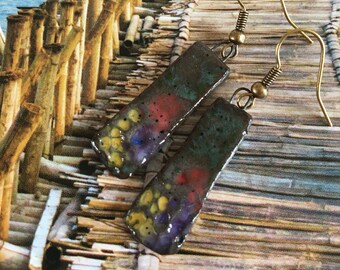 Orecchini bohémien, rustici e naturali, in ceramica lavorata a mano, blu o marrone, giallo maculato, verde e rosso