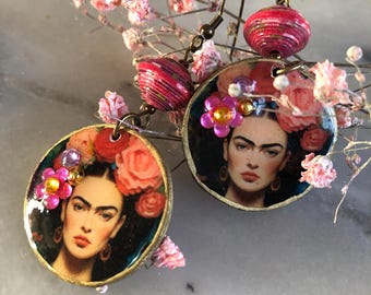 Pendientes bohemios, ligeros, estilo gitano, colgantes redondos, madera y resina, rostro, Frida Kahlo, cuentas de papel rosa oscuro