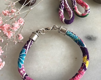 Conjunto de pulsera y pendientes de inspiración asiática, cordón japonés Chirimen, vibrantes tonos turquesa y morado, metal plateado mate.
