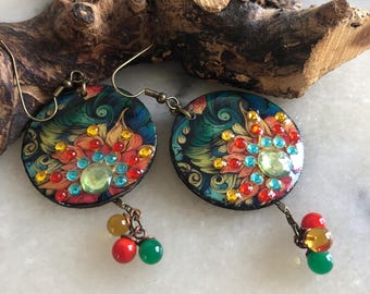Pendientes barrocos, alegres, coloridos, colgantes redondos de madera decorada, motivo floral, cadenas y cuentas de vidrio hilado, ultraligeros.