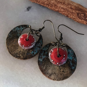 Bohemian and nomadic earrings, short, lampwork beads, silver discs, ochre and dark coral, unique model, women&#39;s gift