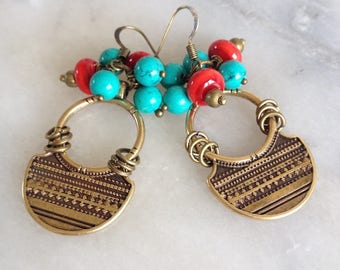 Ethnic style earrings, boho, bronze metal pendant, turquoise magnesite pearls and red spun glass, unique piece.