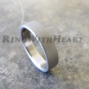 Anello in titanio sabbiato, fede nuziale minimalista, anello di fidanzamento ipoallergenico leggero, anello per lui